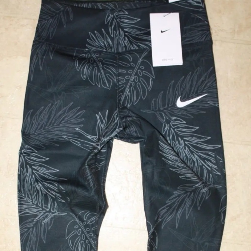 NWT Nike One Luxe Mid-Rise 7/8 Leggings Black Floral Women’s Size XS